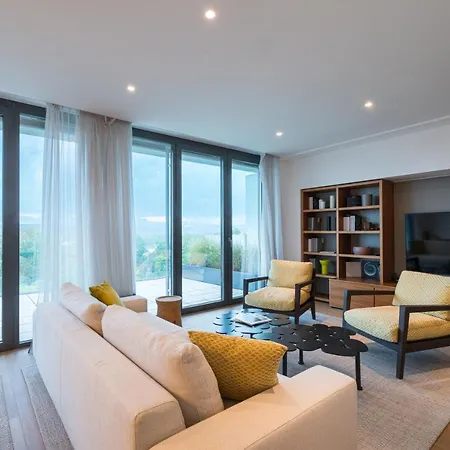 Residence, Schlossallee - Schonbrunn * Wien