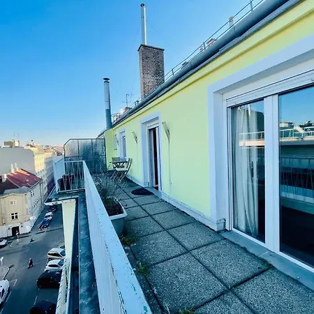 Cosy Flat With Huge Terrasse! Long Or Shortterm Daire *
