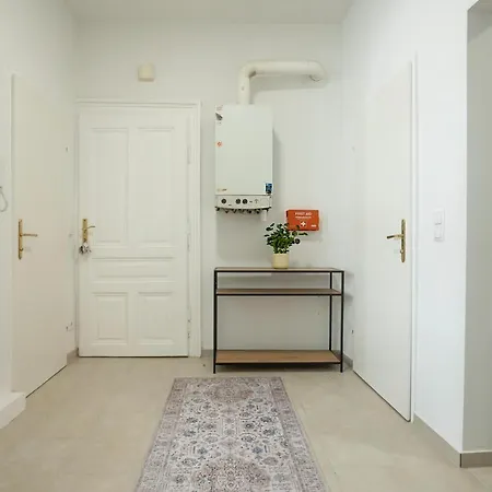 Apartment Modern With A Balcony Near Belvedere *