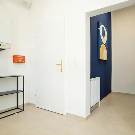 Contemporary With A Balcony. Апартаменты *