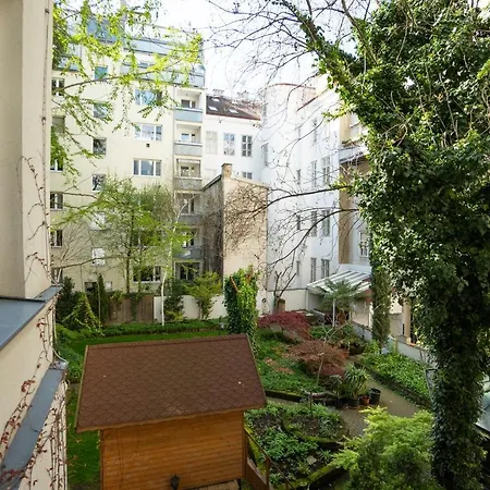 Modern With A Balcony Near Belvedere *