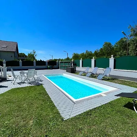 Traum Mit Pool+balkon Apartment *