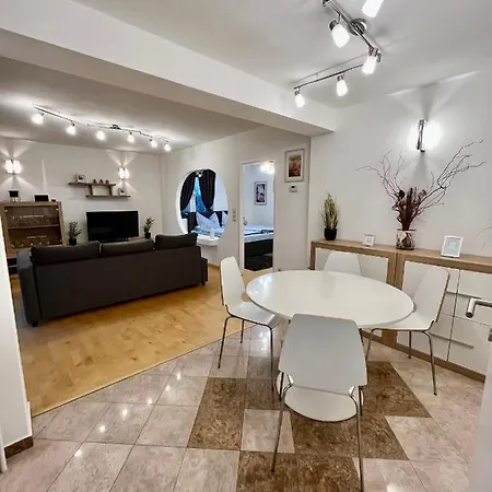 Traum Mit Pool+balkon Apartment Vienna