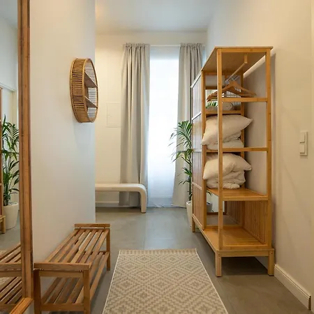 Apartment Brand-new 2-room In A Location *