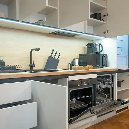 Brand-new 2-room In A Location Apartment *