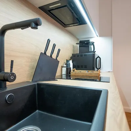 Brand-new 2-room In A Location Apartment *