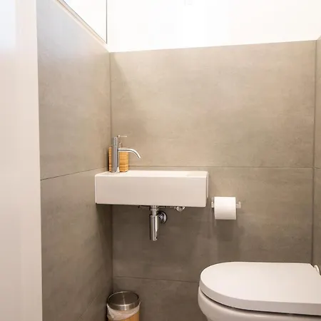Apartment Brand-new 2-room In A Location *