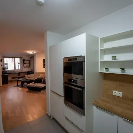 Huge Flat With Terrace & Parking And 3 Bed Apartment *