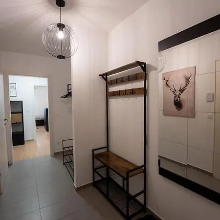 Huge Flat With Terrace & Parking And 3 Bed Apartment *