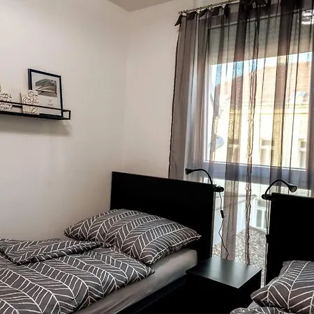 Apartment Huge Flat With Terrace & Parking And 3 Bed *