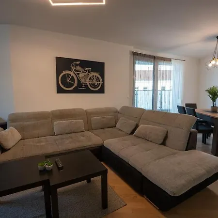 Huge Flat With Terrace & Parking And 3 Bed Apartment *
