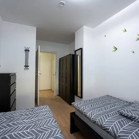 Apartment Huge Flat With Terrace & Parking And 3 Bed