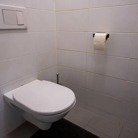 Huge Flat With Terrace & Parking And 3 Bed *