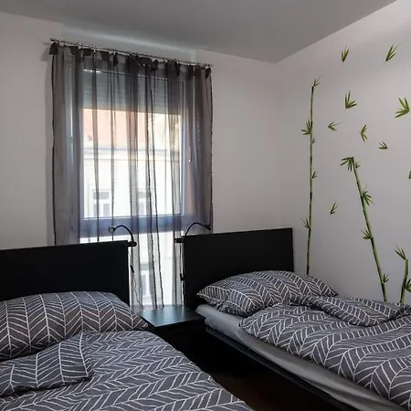 Huge Flat With Terrace & Parking And 3 Bed *