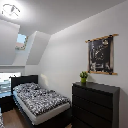 Huge Flat With Terrace & Parking And 3 Bed * Vienna