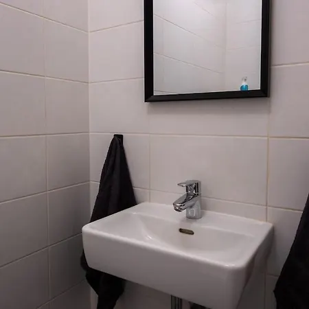 Huge Flat With Terrace & Parking And 3 Bed *