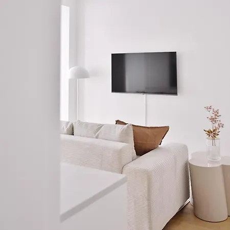 Stylish & Modern - Private Garden & Free Parking Appartement *
