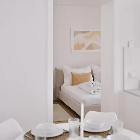 Stylish & Modern - Private Garden & Free Parking
