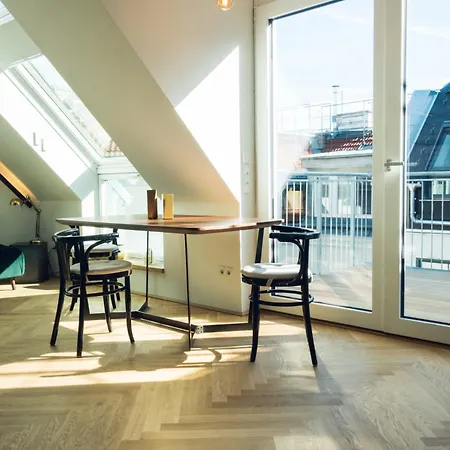 Blackriver Loft Mit Gratis Parkplatz Nahe Schoenbrunn Und U6 Apartment *