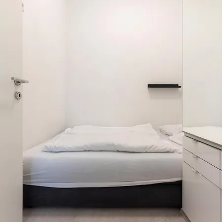 Apartment Neu, Renoviert Und Ruhig, 20 Minuten Ins Zentrum