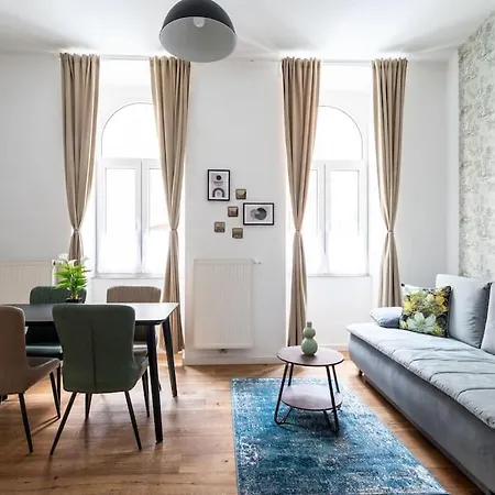Apartment Sleek 1br Flat Near Center By Hm