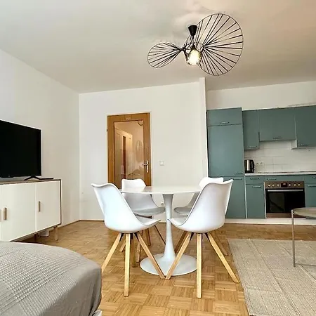 Apartmán Chic - Quiet Area - Next To Hospital
