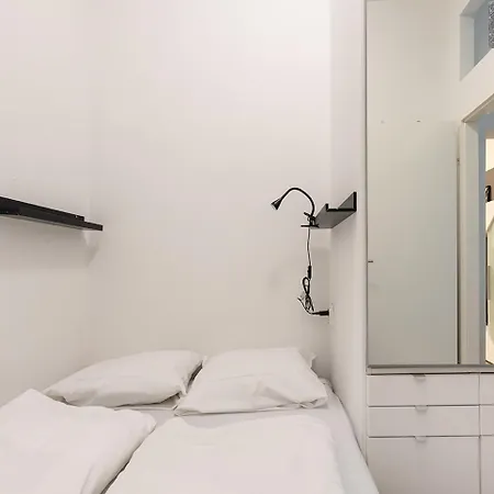 Neu, Renoviert Und Ruhig, 20 Minuten Ins Zentrum Apartment *