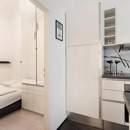Neu, Renoviert Und Ruhig, 20 Minuten Ins Zentrum Apartment *