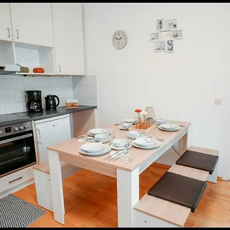 Raimond 27 Apartment