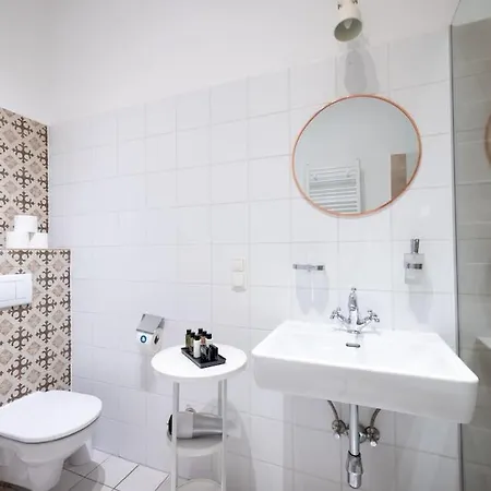 Sleek 1br Flat Near Center By Hm Apartment *
