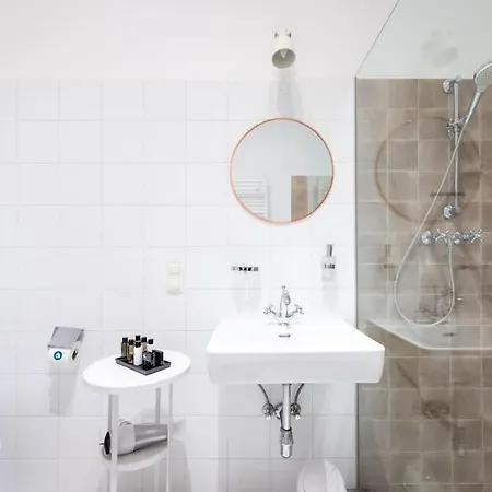 Apartment Sleek 1br Flat Near Center By Hm *