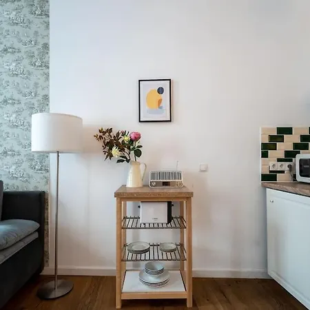 Sleek 1br Flat Near Center By Hm Apartment