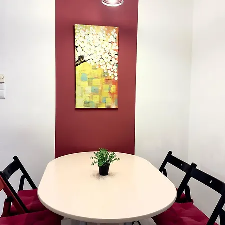 Apartment Nr.1 Perfect 3 Bedrooms Near To Main Train Station *