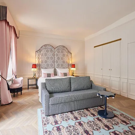 Hotel The Leo Grand