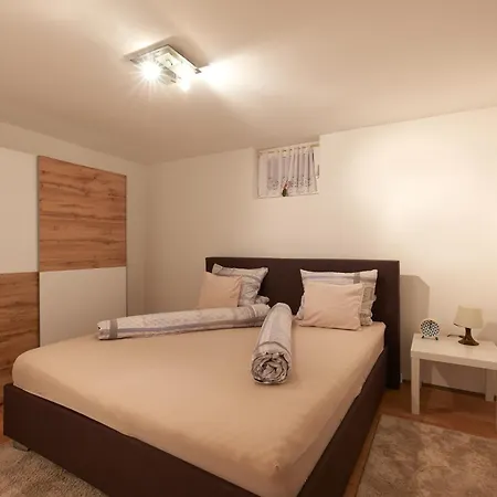 Spacious Near Schoenbrunn Castle Apartment Wien