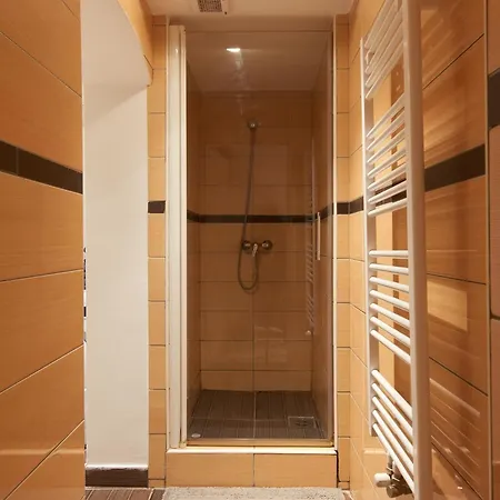 Spacious Near Schoenbrunn Castle Wien