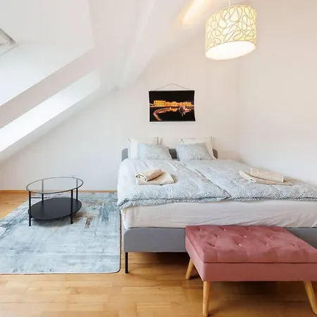 Scenic Rooftop Flat With Terrace *