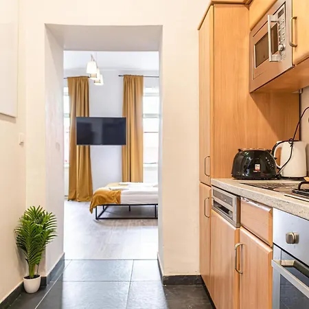 Neighboring 3 Apts.- Ideal For Families & Friends Apartment
