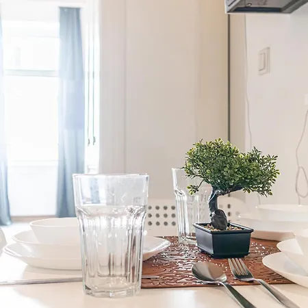 Apartment Neighboring 3 Apts.- Ideal For Families & Friends