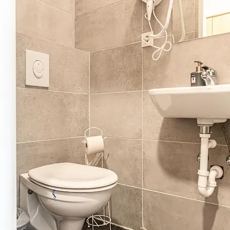 Neighboring 3 Apts.- Ideal For Families & Friends Apartment