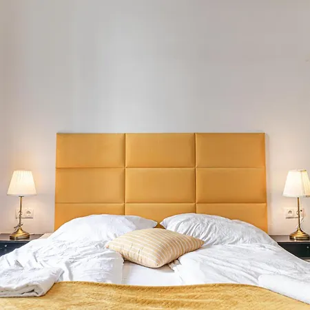 Neighboring 3 Apts.- Ideal For Families & Friends
