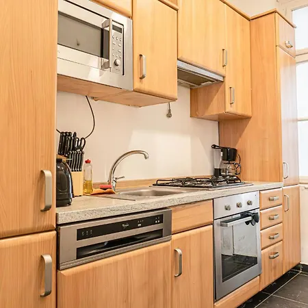Neighboring 3 Apts.- Ideal For Families & Friends