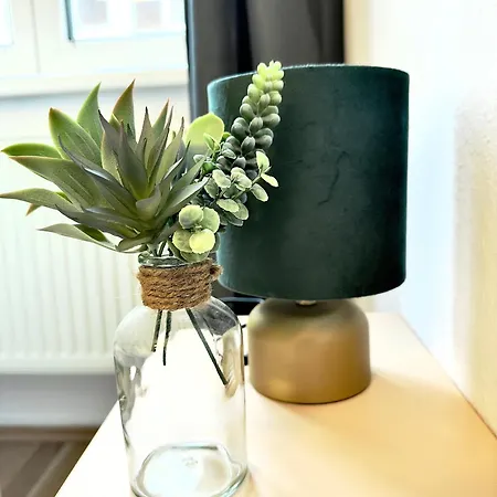 Design 3 Bedroom Near Main Train Station *