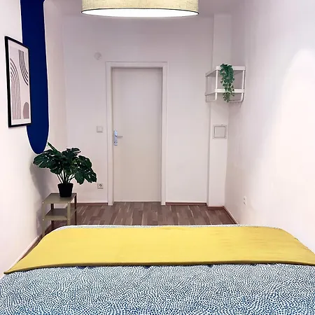 Design 3 Bedroom Near Main Train Station Apartmán