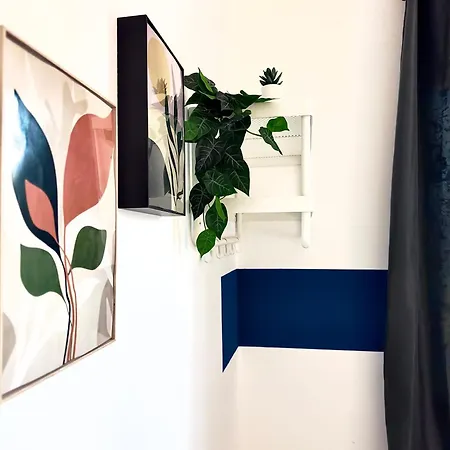 Design 3 Bedroom Near Main Train Station