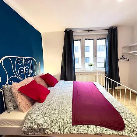 Apartmán Design 3 Bedroom Near Main Train Station