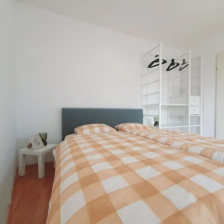 Apartment Near Lake One Bedroom Adorable *