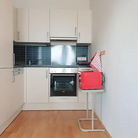 Near Lake One Bedroom Adorable Apartment Vienna