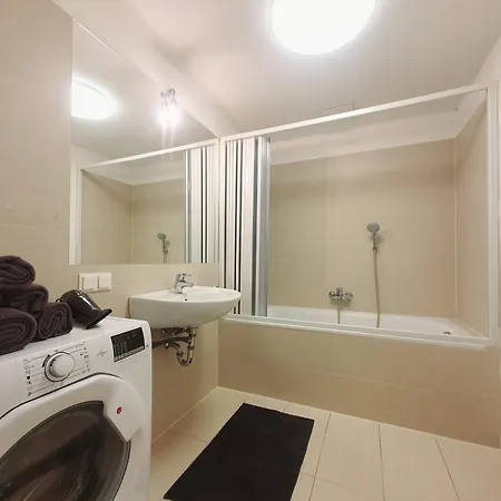 Near Lake One Bedroom Adorable * Vienna