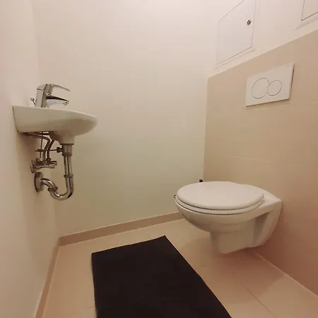 Near Lake One Bedroom Adorable Apartment